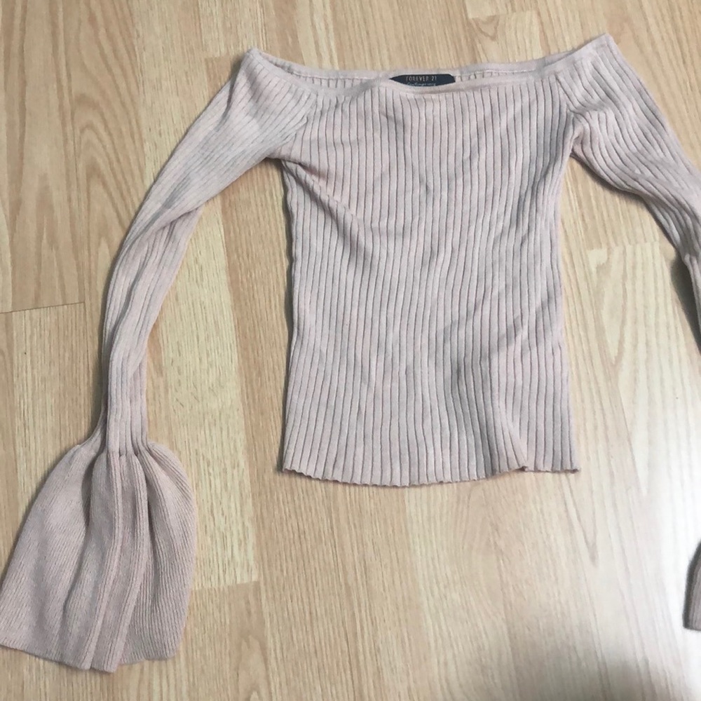 CROP TOP BELL SLEEVE TOP. WORN ONCE.